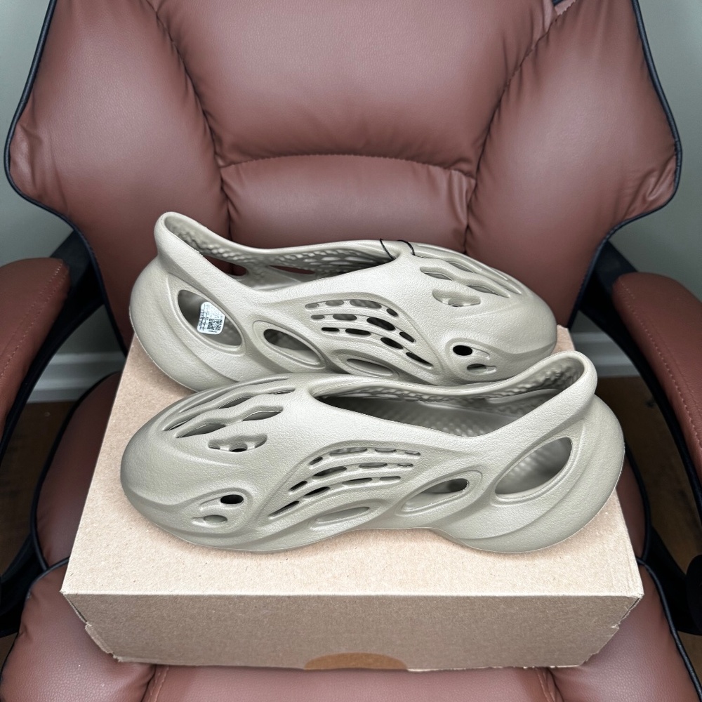 Adidas Yeezy Foam RNR Stone Taupe